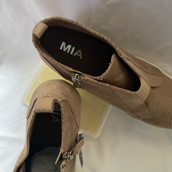 Mia Arianna Slip-on High Top Wedge Sneakers 8.5 ~ NWT - Picture 4 of 6